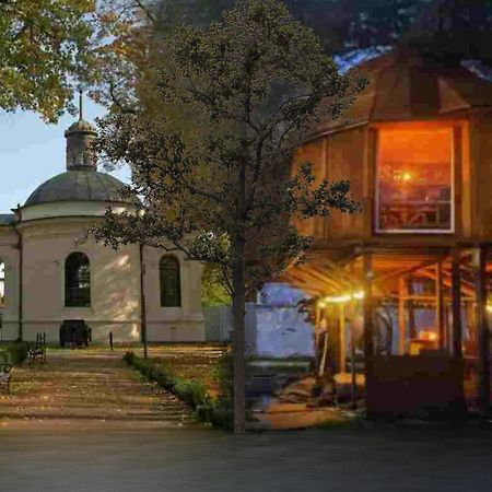 Nocleg W Koronach Drzew Kutno Exterior foto
