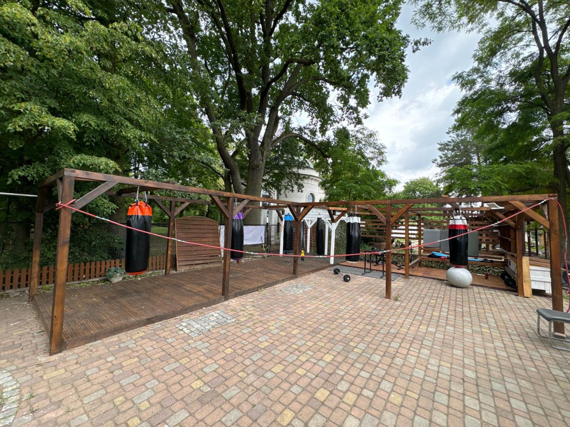 Nocleg W Koronach Drzew Kutno Exterior foto